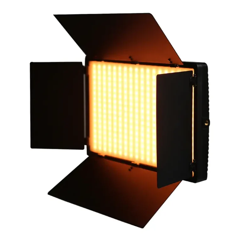 نور LED RGB گلدن‌پاور مدل 800 در حالت نوز زرد