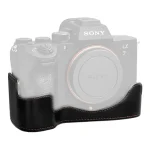 کفی محافظ دوربین سونی مدل A7R III / A7 III / A9 در حالت نصب‌شده