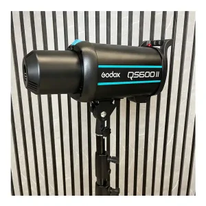 نمای سه‌رخ فلاش استودیویی گودکس مدل QS600II (دست دوم)